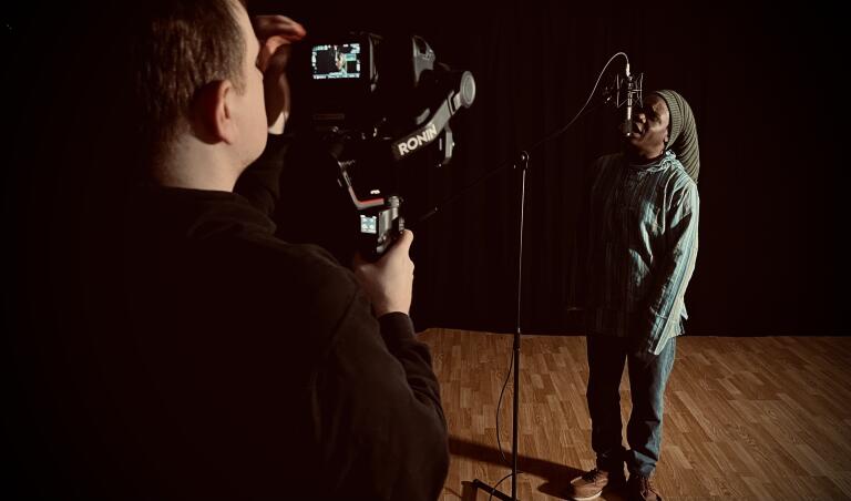 Keni Banda in studio session